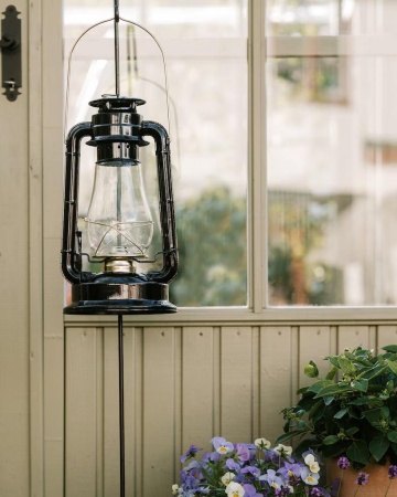 Felinar vintage negru cu petrol, din metal și sticlă, cu detalii aurii, capac de siguranță și fitil inclus, „Hurricane Lantern Black Large" - Img 5
