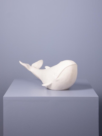 Lampă de masă din rășină și pulbere de piatră albă, formă de balenă, finisaj mat, 19×43×21 cm, „Leviathan" - Img 2