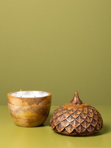 Lumânare decorativă din lemn de mango și ceară, maro, în formă de ghindă cu capac sculptat, 2 fitiluri, finisaj natural, 16,5 x 15 cm, „Tonka” - Img 5