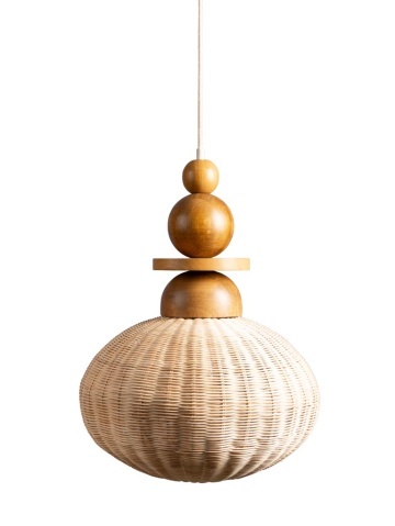 Lustră din ratan împletit natur cu structură din lemn de acacia și elemente sferice decorative, 52 × 40 cm, „Rotinelle"