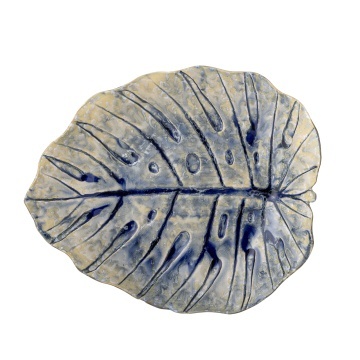 Platou de servire din ceramică, în formă de frunză, natur cu detalii albastre în relief, „Rowan", 32,5 x 26,5 x 4,5 cm - Img 3