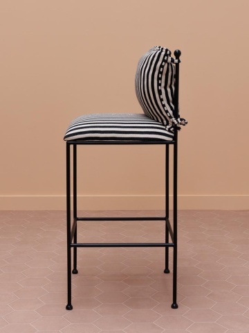 Scaun de bar cu spătar din metal și bumbac, negru, cu design geometric și perne în dungi, 110 x 47 x 47 cm, „Springs” - Img 4