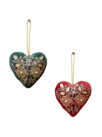 Set 2 ornamente decorative din catifea, verde și bordo, formă de inimă, flori brodate din mărgele aurii și perle, finisaj artizanal, 9 x 9 cm, „Cœur”
