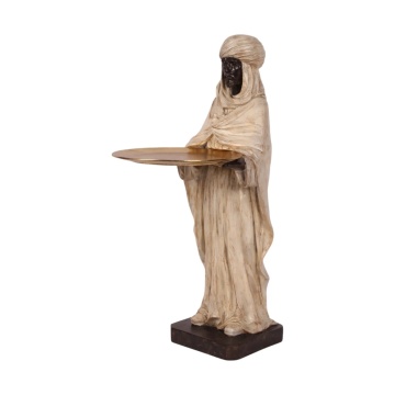 Statuetă decorativă din polirășină, crem și auriu, siluetă maură cu tavă, pe soclu negru, 51 x 18,5 x 17 cm, „Alhambra”