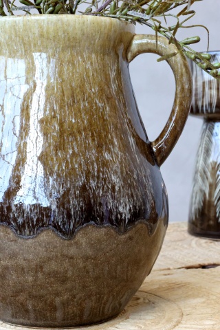 Vază decorativă din ceramică artizanală glazurată verde olive, lucrată manual, cu mâner lateral, 30x23 cm, „Camille" - Img 3
