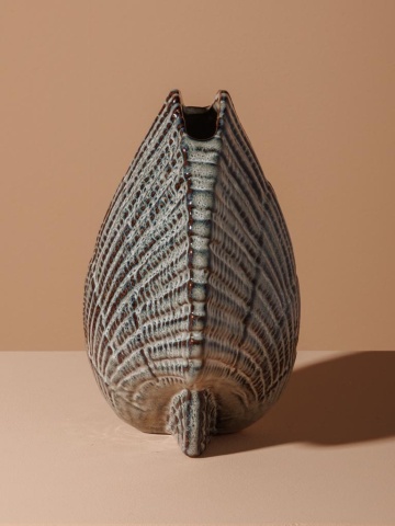 Vaza decorativa gri din ceramica in forma de scoica Pecten - Img 5