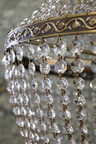 Candelabru francez din sticlă și fier, cu prisme din sticlă, finisaj alamă antichizată, H75 cm × Ø55 cm, „Versailles” - Img 5
