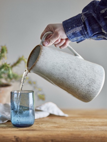 Carafă din ceramică artizanală natur cu finisaj texturat în tonuri de bej și maro, 1500 ml, 13×24 cm, „Fleur" - Img 7