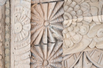 Consolă hol sculptată din lemn de mango, natur, cu coloane, friză cu dentili și panouri cu rozete, 91 x 182 x 54 cm, „Emperia” - Img 5