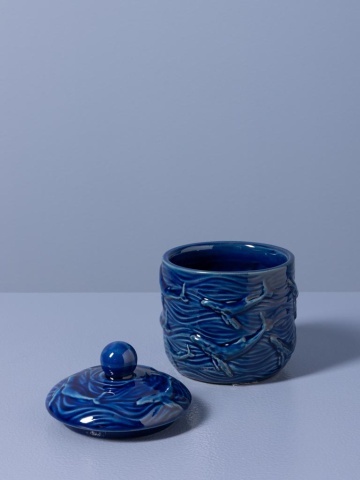 Cutie decorativă din ceramică, albastră, mică, cu capac și balene în relief, 12,5 x Ø 10 cm, „Azula” - Img 4