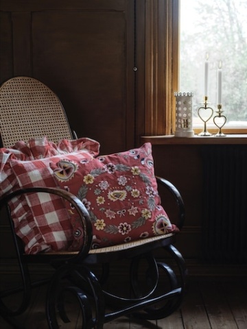 Față de pernă din bumbac organic, rosu și alb, model în carouri cu volănaș decorativ, 45 × 45 cm, „Ida Stripe" - Img 2