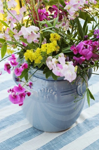 Ghiveci din ceramică glazurată manual 2L bleu deschis înalt, „Brobacka" - Img 2