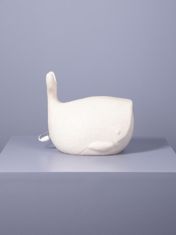 Lampă de masă din rășină și pulbere de piatră albă, formă de balenă, finisaj mat, 23,5×28×20 cm, „Moon Whale" - Img 5
