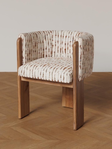 Scaun dining cu brațe tapițat tip fotoliu din lemn de salcâm și textil, bej, cu spătar rotunjit și trei picioare late, 77 x 63 x 60 cm, „Amphitryon” - Img 3