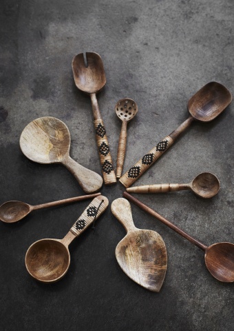 Set 2 linguri pentru salată din lemn de mango sculptat manual și bambus, L26 cm, „Bamboo Salad Set Black" - Img 2
