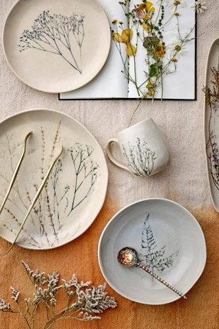 Set 4 farfurii mici din ceramică, natur, cu ilustrații botanice pictate manual, 21x2 cm, „Bea" - Img 5