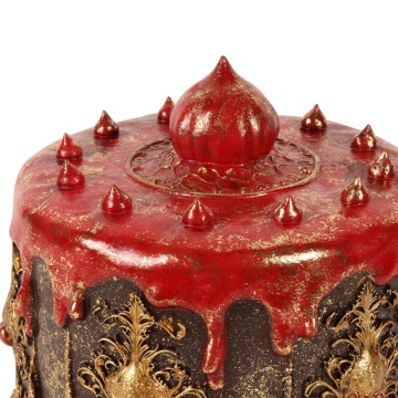 Tort decorativ din polirășină, maro și roșu, cu glazură roșie și ornamente aurii, 20 x 21 cm, „Praline” - Img 3