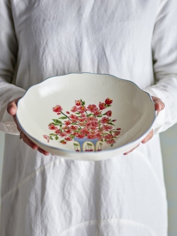 Bol din ceramică cu motive florale și margine ondulată albastră pictată manual, 28×6,5 cm, „Dorothy" - Img 4