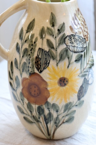 Carafă decorativă din ceramică cu motiv floral, H25/D17 cm, crem - Img 4
