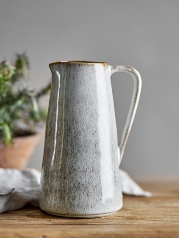 Carafă din ceramică artizanală natur cu finisaj texturat în tonuri de bej și maro, 1500 ml, 13×24 cm, „Fleur" - Img 4