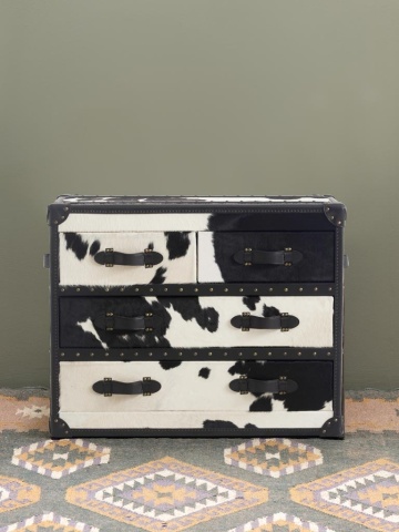 Comodă cu 4 sertare, tip cufăr, din piele naturală cu păr și lemn de stejar, alb și negru, cu colțare din metal, 80 x 100 x 50 cm, „Cow” - Img 2