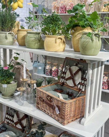 Coș de picnic mic din răchită împletită cu căptușeală în dungi verzi, pentru 4 persoane, „Vendela Small Green" - Img 2