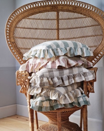 Față de pernă din bumbac organic, bej și alb, model în dungi cu volănaș decorativ, 45 × 45 cm, „Ida Stripe" - Img 2