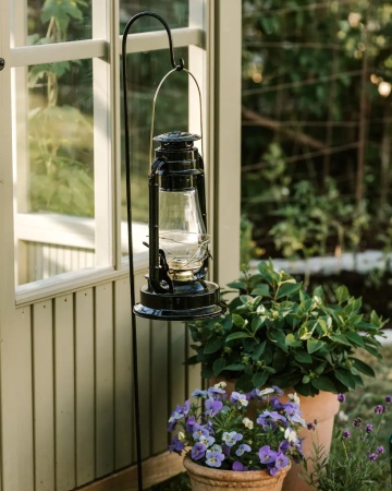 Felinar vintage negru cu petrol, din metal și sticlă, cu detalii aurii, capac de siguranță și fitil inclus, „Hurricane Lantern Black Large" - Img 2