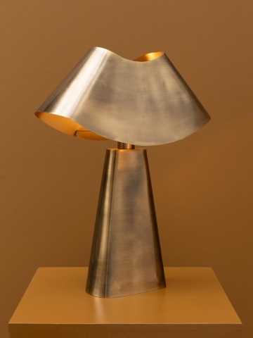 Lampă de masă din alamă antichizată cu abajur evantai și bază piramidală, auriu, 63 × 50 × 20 cm, „Hilaror" - Img 4