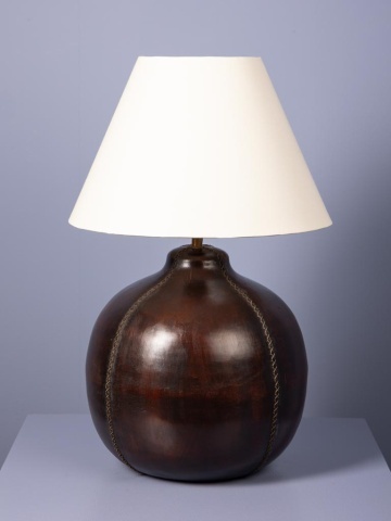 Lampă de masă din piele maro cu abajur din bumbac bej, formă sferică, finisaj vintage, 54×38 cm, „Bulga" - Img 3