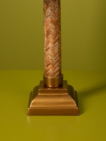 Lampă de masă din rattan împletit și metal auriu, cu abajur din bumbac bej, finisaj natural, 49×30 cm, „Rivan" - Img 4