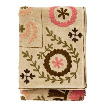 Pătură din catifea brodată manual cu motive suzani, 130×180 cm, „Suzani Beige"