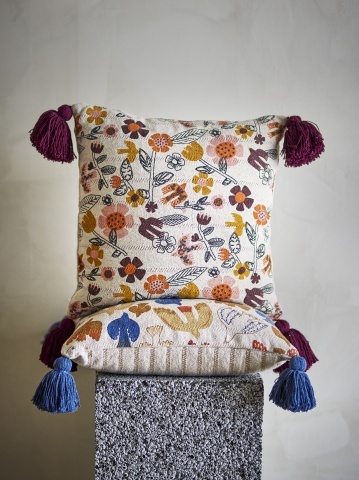 Pernă decorativă din bumbac, multicolor, cu model floral imprimat și ciucuri în colțuri, 45x45 cm, „Vivielle" - Img 2