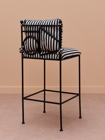 Scaun de bar cu spătar din metal și bumbac, negru, cu design geometric și perne în dungi, 110 x 47 x 47 cm, „Springs” - Img 8