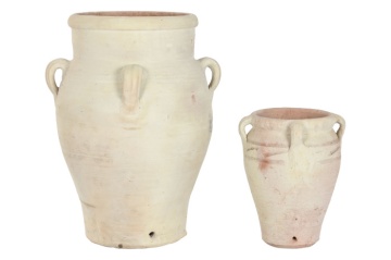 Set 2 amfore decorative din teracotă artizanală, finisaj craft alb-crem, 4 anse, 53×53×72 cm, „Jerba"