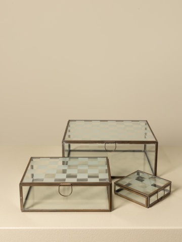 Set 3 cutii decorative din sticlă transparentă și metal auriu, cu capac cu balama și model în carouri, finisaj antichizat, 11 x 25 x 20 cm, „Damier” - Img 9