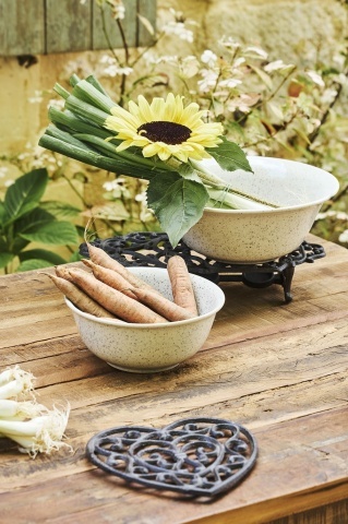 Suport din fontă pentru vase fierbinți în formă de inimă „Rhodonea”, brun, 19 x 18 cm - Img 4