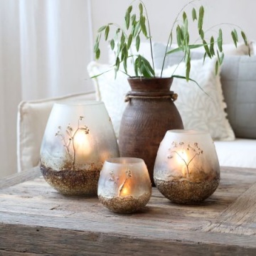 Suport pentru lumânare din sticlă cu decor din flori uscate, culoare antique mocca, H15 cm, Ø14 cm - Img 2