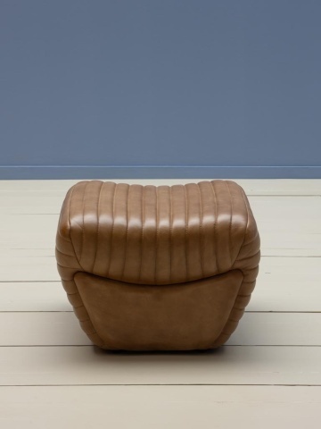 Taburet pentru picioare din piele naturală, maro, cu model în relief, finisaj antichizat, 34 x 46 x 46 cm, „Aston” - Img 3