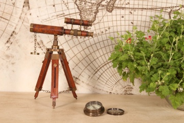Telescop decorativ din alamă și lemn, maro, aspect vintage, cu trepied reglabil și capac pe lanț, finisaj antichizat, 41 x 26 x 24 cm, „Galilée” - Img 2