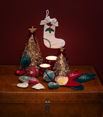 Cufăr decorativ din piele, lemn și alamă, maro, cu nituri decorative, finisaj patinat, 41,5×61,5×61,5 cm, „Studs" - Img 2