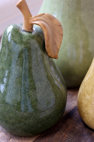 Decorațiune din ceramică în formă de pară verde închis, H13,5 cm, Ø9 cm - Img 3