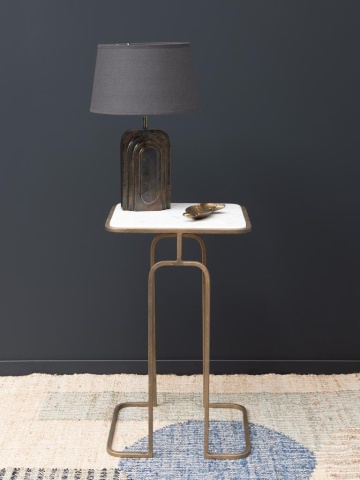 Măsuță laterală canapea, pătrată, din metal, auriu, cu blat din marmură albă și bază din arcade, finisaj antichizat, 61 x 38 x 38 cm, „Wagner” - Img 6
