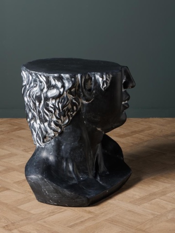Măsuță laterală sculptată în formă de bust antic, negru, cu chip și bucle în relief, finisaj patinat, 55 x 58 x 44 cm, „Bellâtre” - Img 6