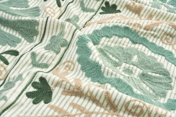 Pătură din bumbac brodată manual cu motive suzani, 130×180 cm, „Suzani Green" - Img 4