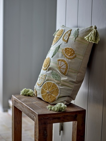 Pernă decorativă din bumbac galben cu felii de lămâie brodate și mărgele, 50×35 cm, „Lemon" - Img 3