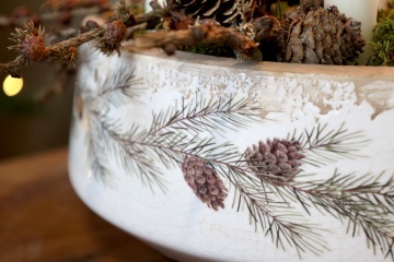 Platou decorativ crem din ceramică, cu motive de ghirlande de brad, D30 cm „Garland” - Img 3