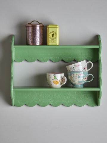 Raft vintage din lemn masiv verde, cu bordură decorativă, „Salla", 49,5 x 15 x 40,5 cm - Img 5