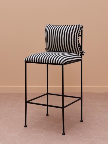 Scaun de bar cu spătar din metal și bumbac, negru, cu design geometric și perne în dungi, 110 x 47 x 47 cm, „Springs” - Img 5