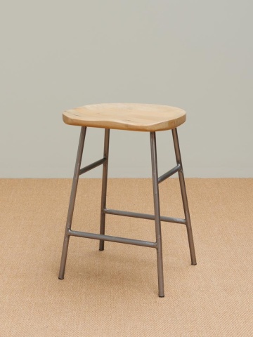 Scaun de bar din lemn de mango și metal, natur, pentru insulă, în stil industrial, cu șezut curbat și suport pentru picioare, 60 x 42 x 37 cm, „Hinto” - Img 2